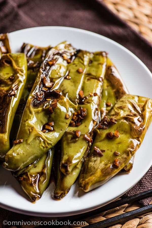 Szechuan Pan Fried Peppers (Tiger Skin Peppers, 虎皮尖椒) - These peppers are pan fried until blistered and tender, then cooked in a sour, savory sauce. A great vegan dish that is hot, flavorful, and appetizing! | omnivorescookbook.com