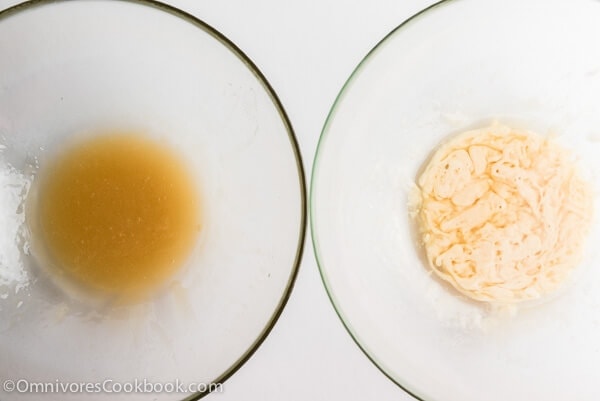 Homemade Golden Syrup (转化糖浆, Inverted Sugar Syrup) - This syrup can be used for making traditional Cantonese mooncakes and other Chinese desserts | omnivorescookbook.com