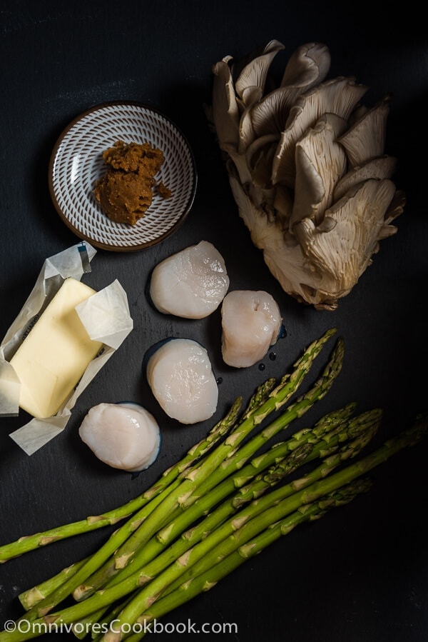 Miso Butter Scallop - A perfect appetizer for a celebration, romantic dinner, or party | omnivorescookbook.com