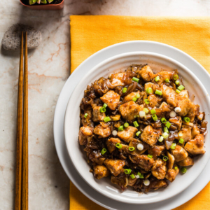 Stir Fried Chicken with Black Bean Sauce (豉汁干葱爆鸡球) - A simple and rich black bean sauce with tons of herbs to bring out the best flavor of the chicken | omnivorescookbook.com