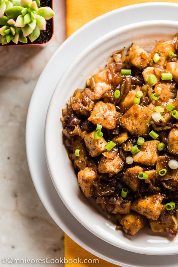 Stir Fried Chicken with Black Bean Sauce (豉汁干葱爆鸡球) - A simple and rich black bean sauce with tons of herbs to bring out the best flavor of the chicken | omnivorescookbook.com