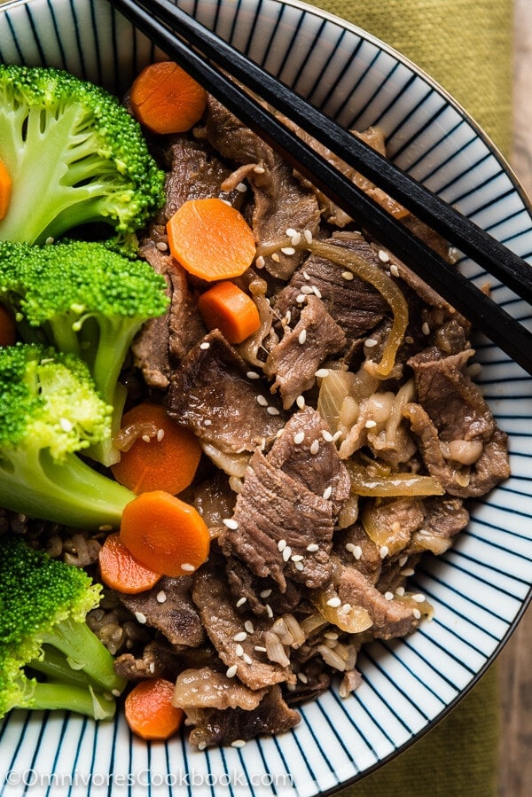 Beef Rice Bowl - Yoshinoya Copycat (肥牛饭) - A delicious and comforting one-dish meal that is easy to cook. Learn the secret sauce and cook the best braised beef - it’s even better than takeout! | omnivorescookbook.com