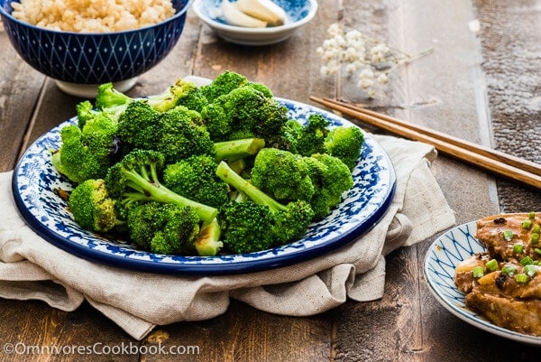 Cantonese Broccoli with Oyster Sauce - The real way to serve this classic dish, in the authentic Cantonese style. No fresh herbs required. | omnivorescookbook.com