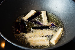 Crispy Eggplant with Szechuan Meat Sauce Cooking Process | omnivorescookbook.com