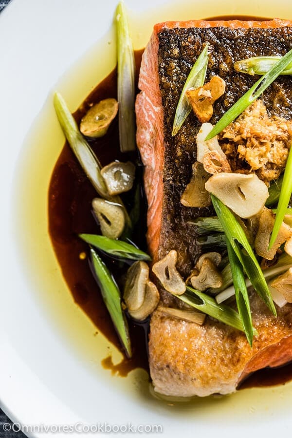 Crispy Salmon with Ginger Soy Sauce - This recipe combines the delicate flavor of Chinese steamed fish with the crispy skin of grilled salmon in one dish. Isn’t it perfect? | omnivorescookbook.com