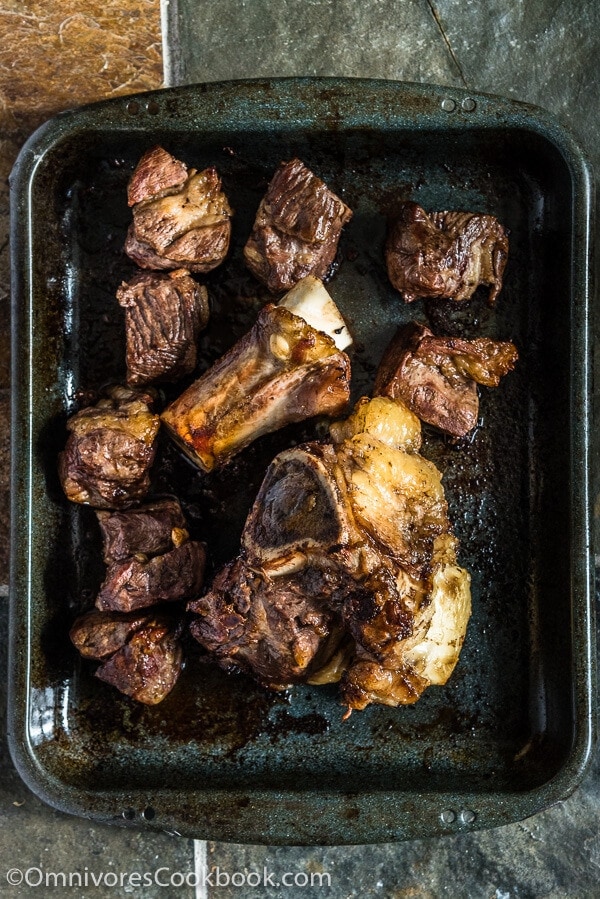 Asian beef stock - A great fundamental element for making Asian noodle dishes, such as Taiwan beef noodle soup and Vietnamese beef pho | omnivorescookbook.com