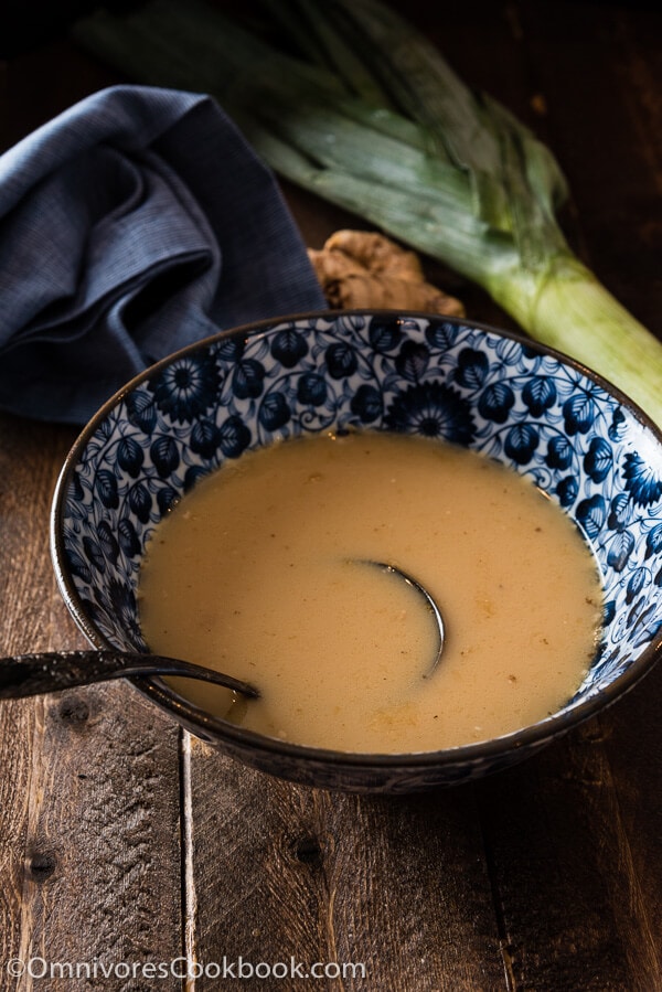 Chinese Chicken Stock From Leftover Bones - This recipe shares the secrets to making the richest Chinese chicken stock at the lowest cost. | omnivorescookbook.com