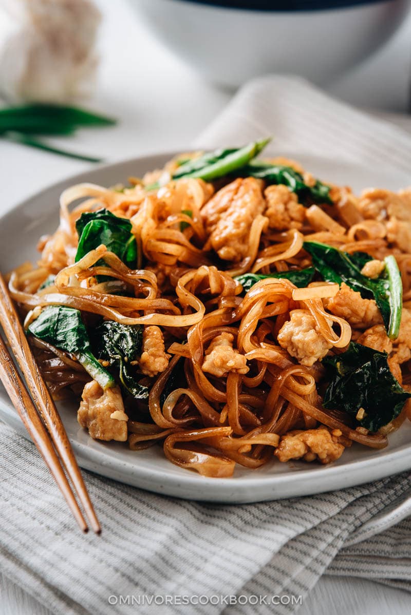 Fried noodles with ground meat and veggies