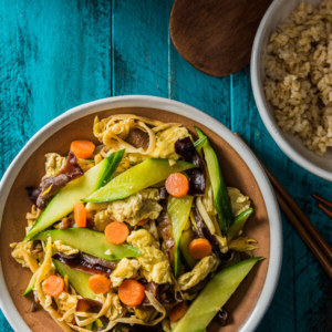 Moo Shu Vegetables - A quick and delicious dish that you can serve as a side or enjoy as a main | omnivorescookbook.com