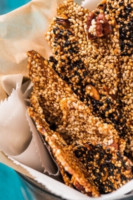 Quinoa Sesame Brittle - Only 150 calories per serving, full of nutrition, and just 10 minutes active cooking time. | omnivorescookbook.com