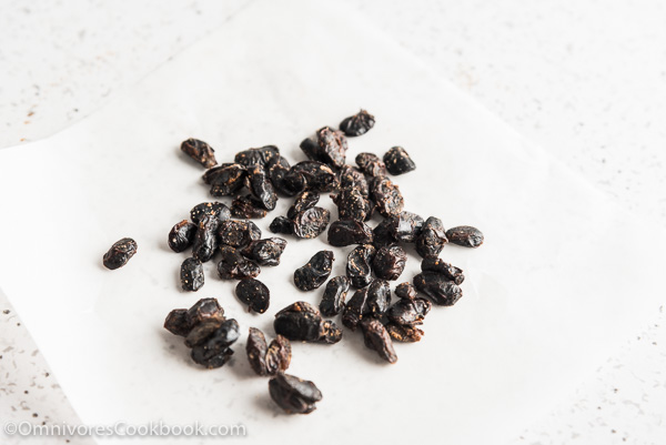 Frijoles negros fermentados | omnivorescookbook.com