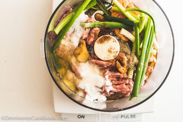 Pearl Balls (Steamed meatballs in sticky rice, 珍珠丸子) - Fun to cook and great tasting! | omnivorescookbook.com