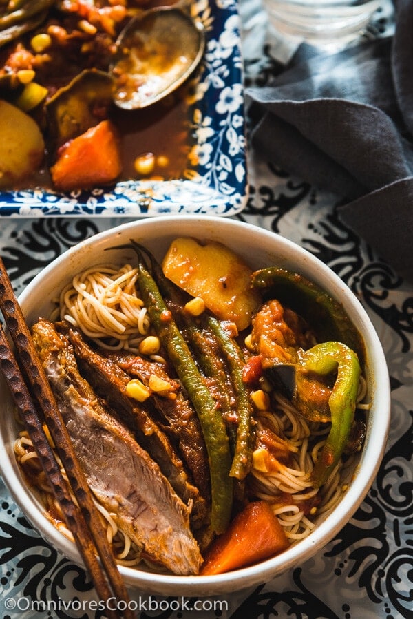 The Chinese style Vegetable stew helps you clean out the fridge and enables you to finish a big bowl of veggies - probably 10 times your average daily veggie consumption - in one sitting. | omnivorescookbook.com