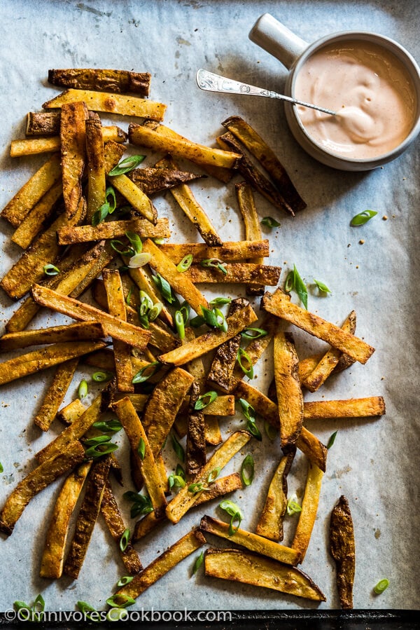 Crispy Baked French Fries with Honey Sriracha Dip - Omnivore's Cookbook