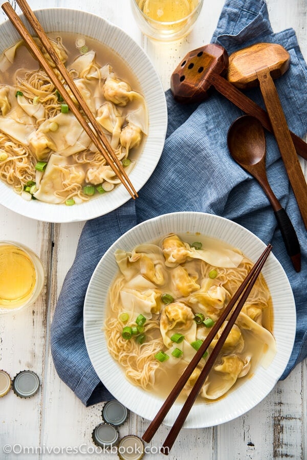 Cantonese Wonton Noodle Soup (港式云吞面) Receita + Vídeo - Pode fazer uma tigela de sopa de massa wonton em casa, e será ainda melhor do que num restaurante chinês!