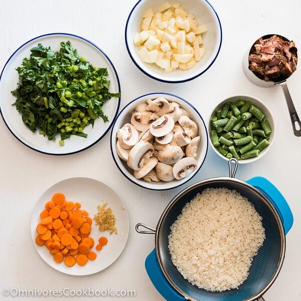 Instant Pot Rice Pilaf - A jambalaya-style rice that is loaded with veggies. You only need 10 minutes to prep, then you can sit back and relax. Your one-dish dinner will be ready in 15 minutes.