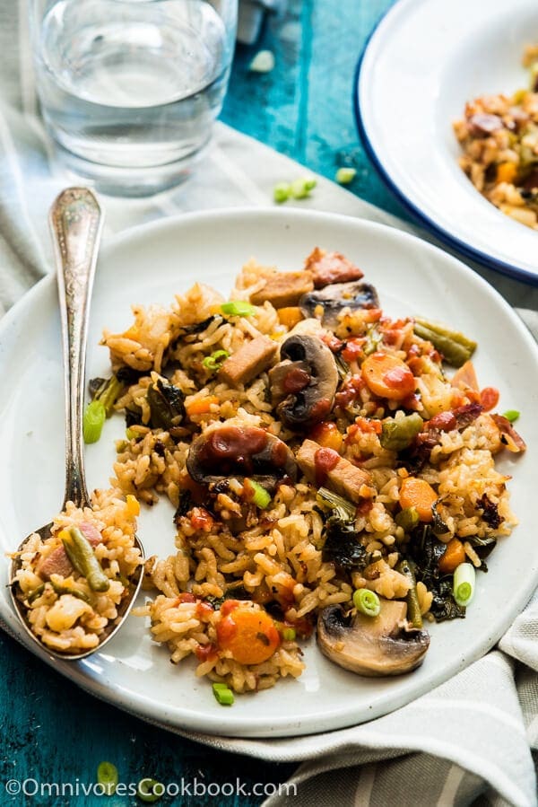 Instant Pot Rice Pilaf - A jambalaya-style rice that is loaded with veggies. You only need 10 minutes to prep, then you can sit back and relax. Your one-dish dinner will be ready in 15 minutes.