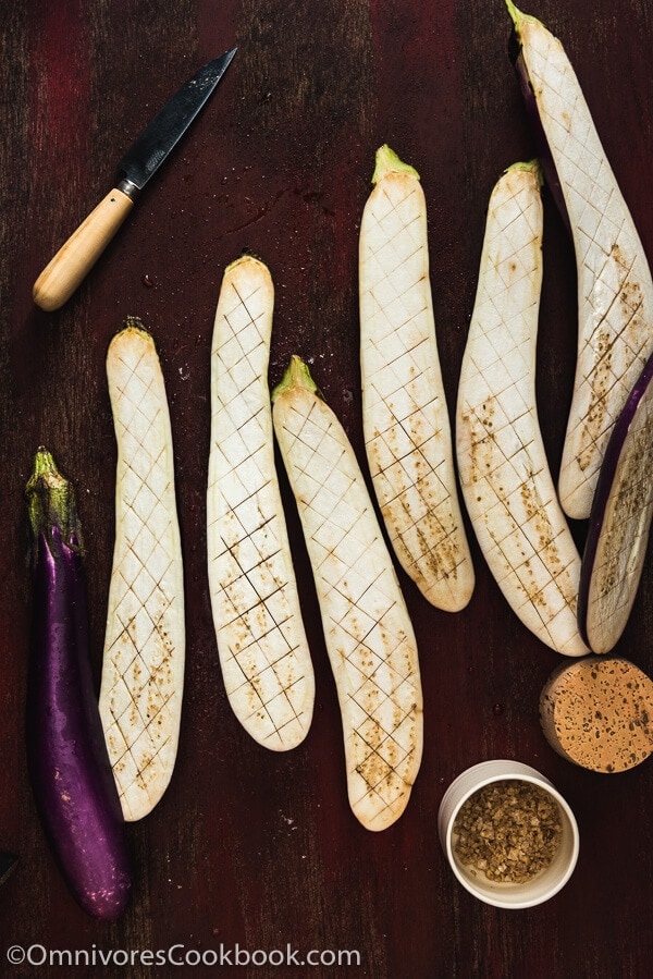 Grilled Eggplant with Xu Xiang Sauce (鱼香烤茄子) - The crispy eggplant is served with a pungent Szechuan style spicy garlic sauce. A vegetarian dish that is so satisfying that it can be served as a main.