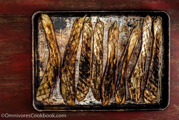 Grilled Eggplant with Xu Xiang Sauce (鱼香烤茄子) - The crispy eggplant is served with a pungent Szechuan style spicy garlic sauce. A vegetarian dish that is so satisfying that it can be served as a main.