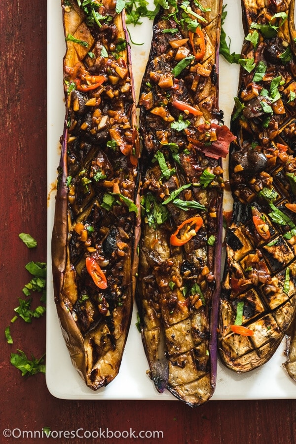Grilled Eggplant with Xu Xiang Sauce (鱼香烤茄子) - The crispy eggplant is served with a pungent Szechuan style spicy garlic sauce. A vegetarian dish that is so satisfying that it can be served as a main.