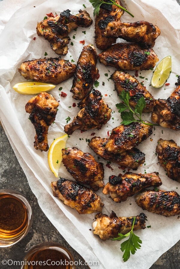 Honey Soy Chicken Wings (蜂蜜烤翅) - An easy snack that is perfect for your summer grilling party or weekend movie night!