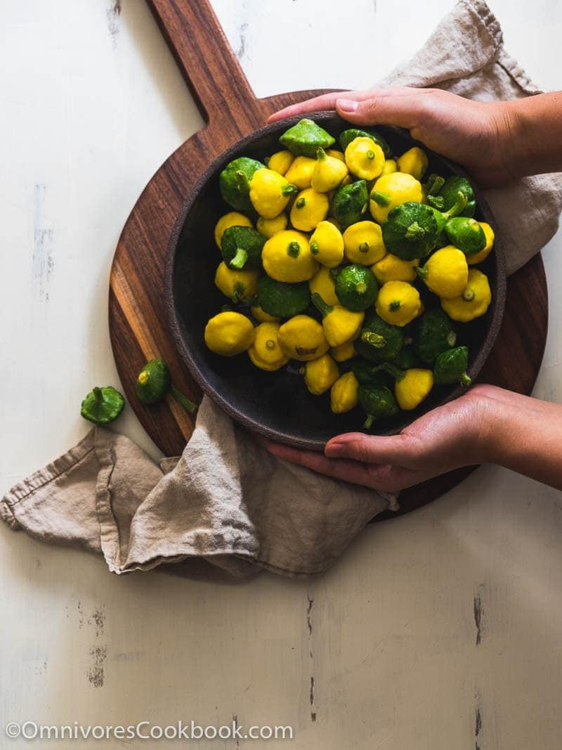  Arrosto Baby Squash - Un rapido contorno estivo che è pieno di nutrizione, a basso contenuto di calorie, e può essere utilizzato per sostituire i carboidrati per la cena.