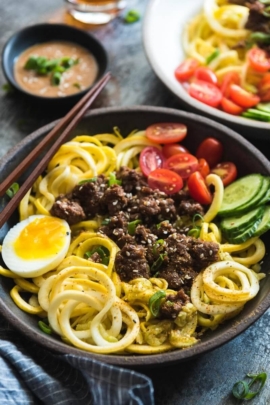 Sesame Beef Squash Noodle Bowl - A paleo-friendly one-bowl feast that is perfect for your weekday dinner. It is quick to cook, can be prepared ahead of time, and is balanced in nutrition.