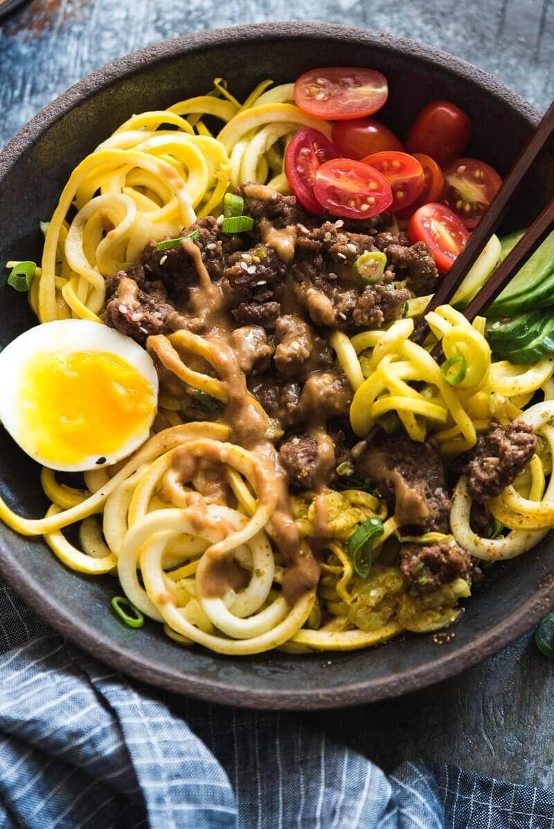 Sesame Beef Squash Noodle Bowl - A paleo-friendly one-bowl feast that is perfect for your weekday dinner. It is quick to cook, can be prepared ahead of time, and is balanced in nutrition. 