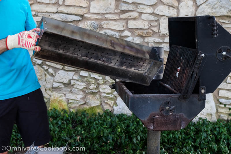 La guida definitiva per ospitare una grigliata cinese e una festa barbecue nel tuo cortile, con un'introduzione alla griglia cinese, strumenti, suggerimenti per il menu, flusso di lavoro e tutto il resto!