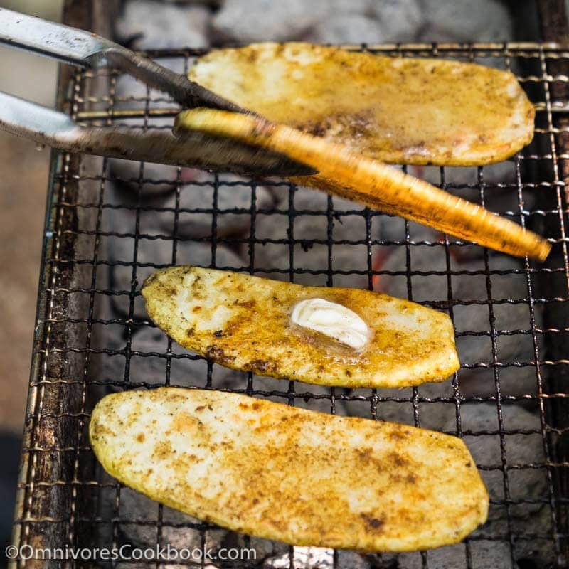 Konečný průvodce pořádáním čínské grilovací a BBQ party na vaší zahradě, s úvodem do čínského grilu, nástroji, návrhy jídelníčku, pracovním postupem a vším ostatním!