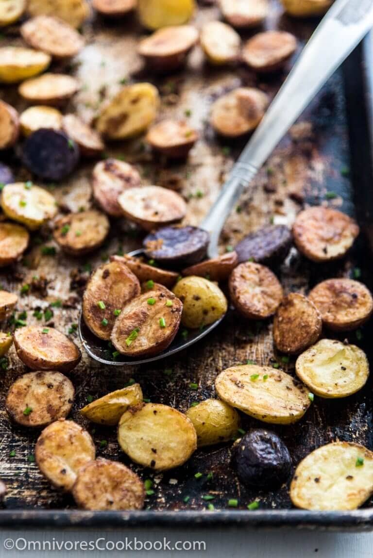 Five Spice and Garlic Roasted Potatoes - Omnivore's Cookbook