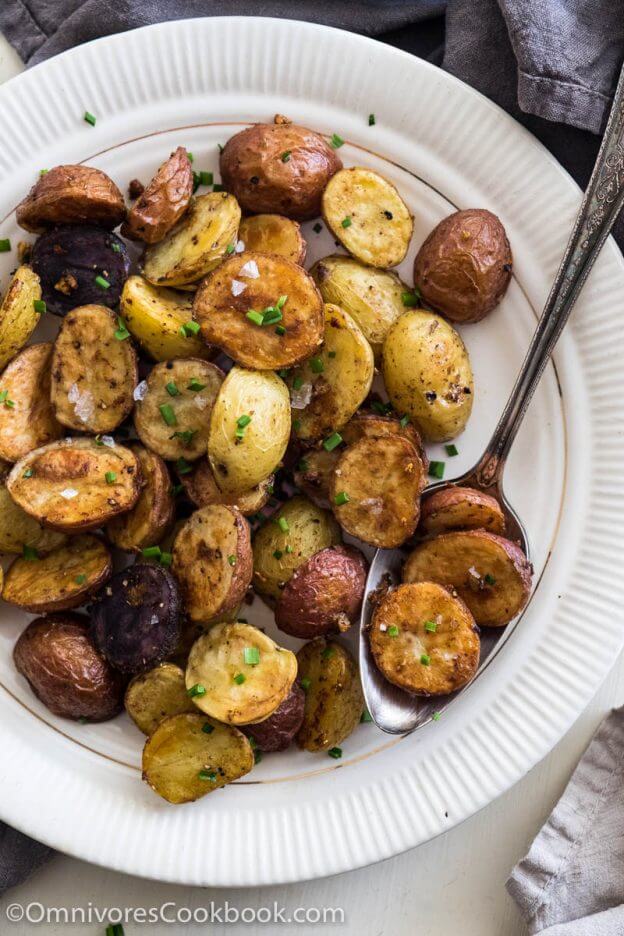 Five Spice and Garlic Roasted Potatoes - Omnivore's Cookbook