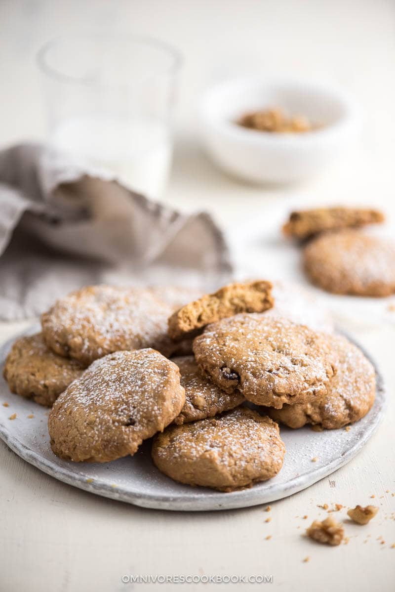  Estas galletas de nuez de estilo chino tienen una textura crujiente y desmenuzable y un aroma a nuez celestial.