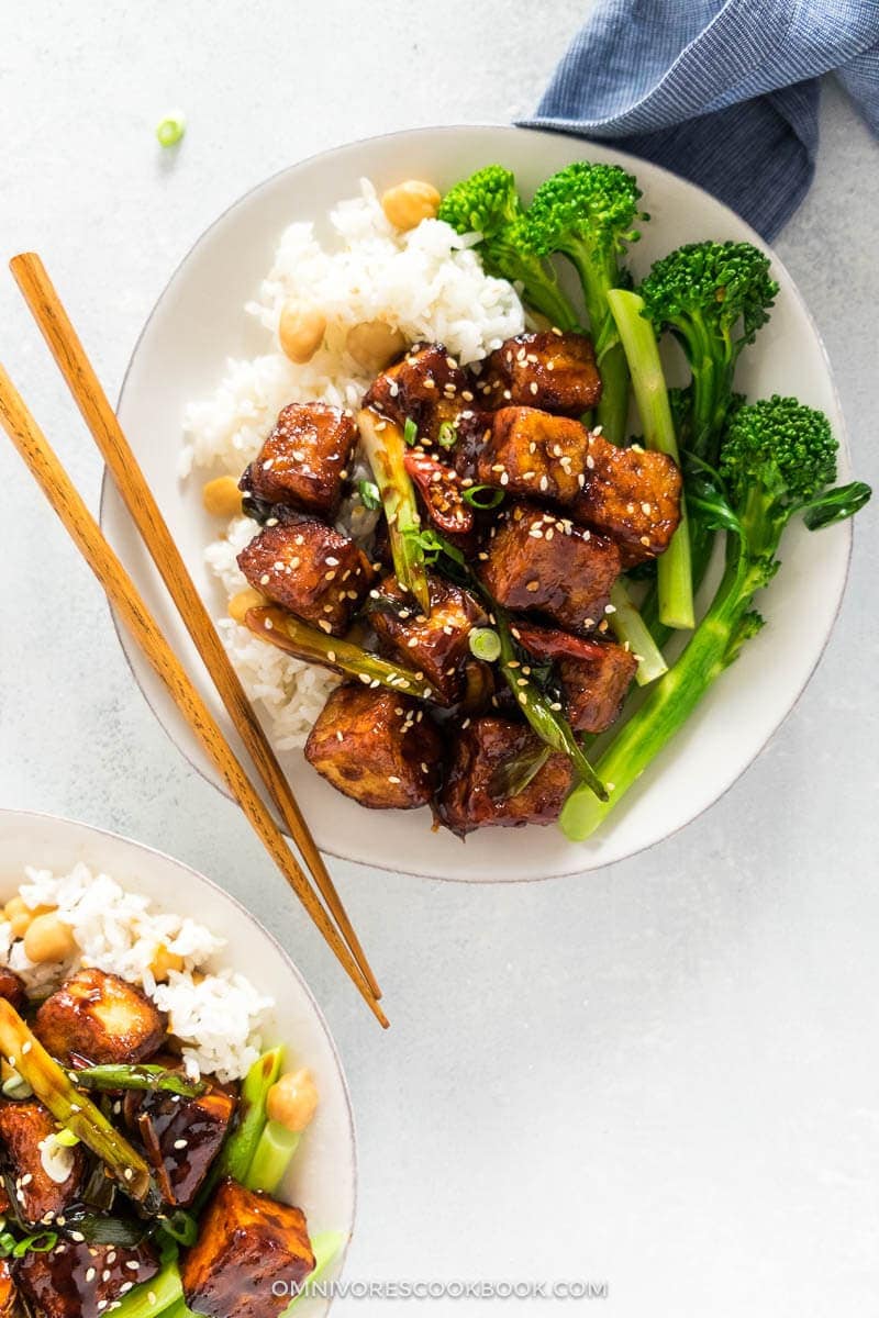 Learn how to make extra crispy tofu with the minimum amount of oil and time without deep frying, plus the best General Tso sauce! {vegan, gluten-free}