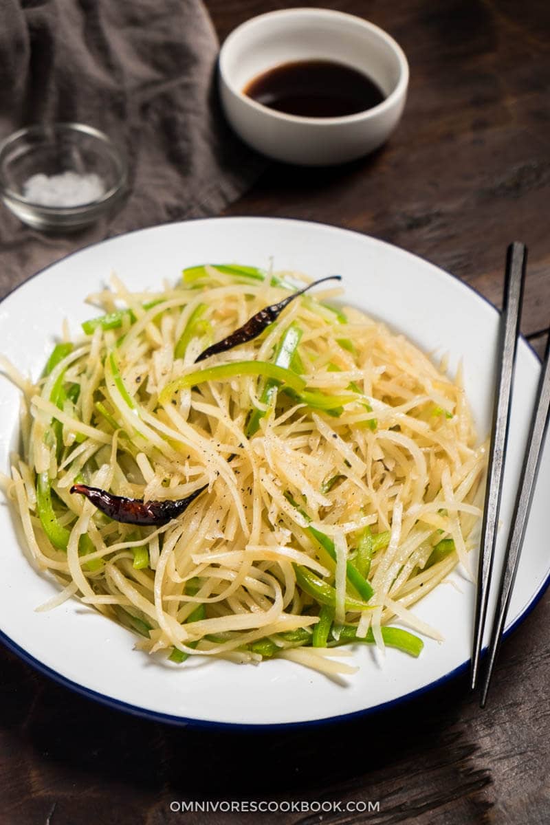 Shredded Potato Stir Fry (酸辣土豆丝) - Omnivore's Cookbook