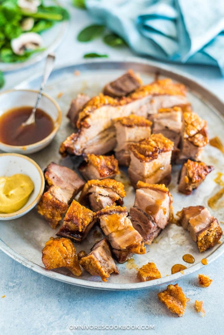 Slow Roasted Crispy Pork Belly (Siu Yuk, 脆皮烧肉) - Omnivore's Cookbook