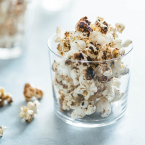 Low-Sugar Kettle Corn (That Tastes Better Than Caramel Corn) | snack | recipes | sweet | gluten free | vegan | vegetarian | homemade | movies | how to make | popcorn | stovetop | healthy |