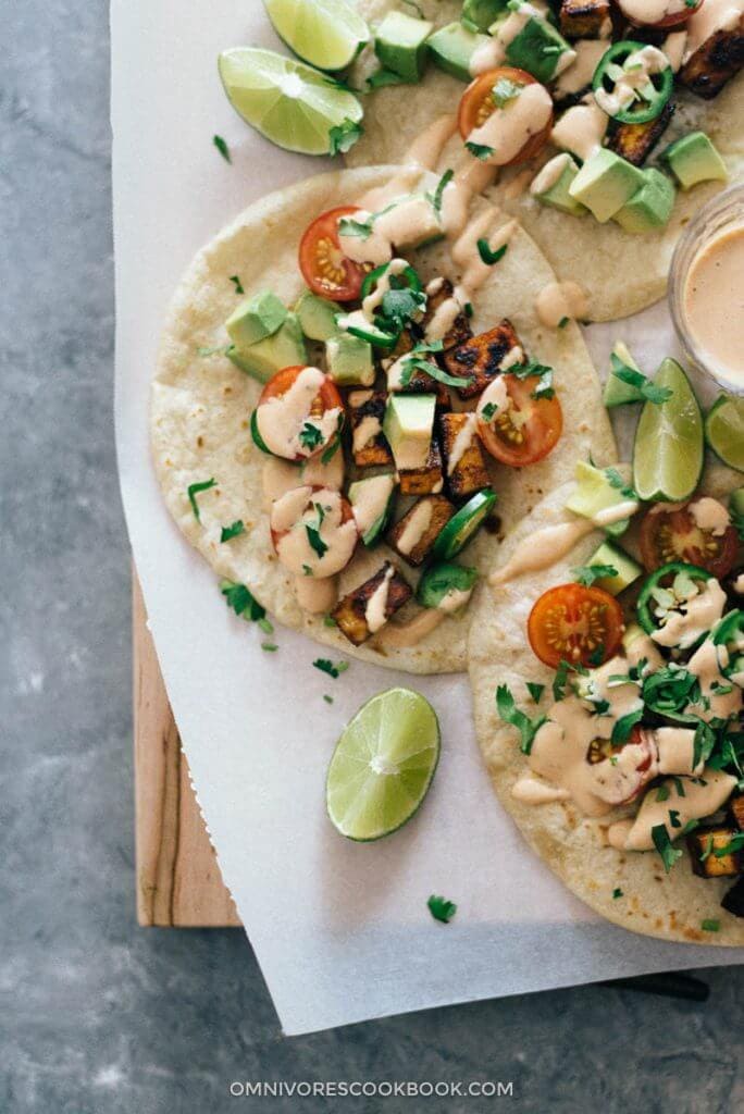 Crispy Hoisin Tofu Tacos With Creamy Sriracha Sauce Omnivore S Cookbook