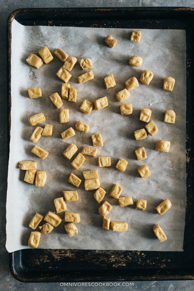 Crispy Tofu with Garlic Sauce (without Deep-Frying) - Omnivore's Cookbook