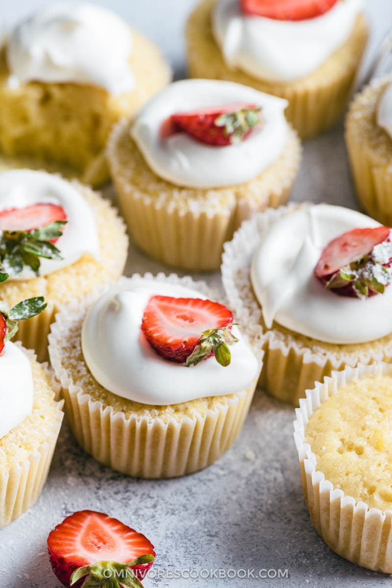 White Chocolate Lemon Cupcakes | Dessert | Sweets | Recipe | Party | Frosting | White Chocolate 