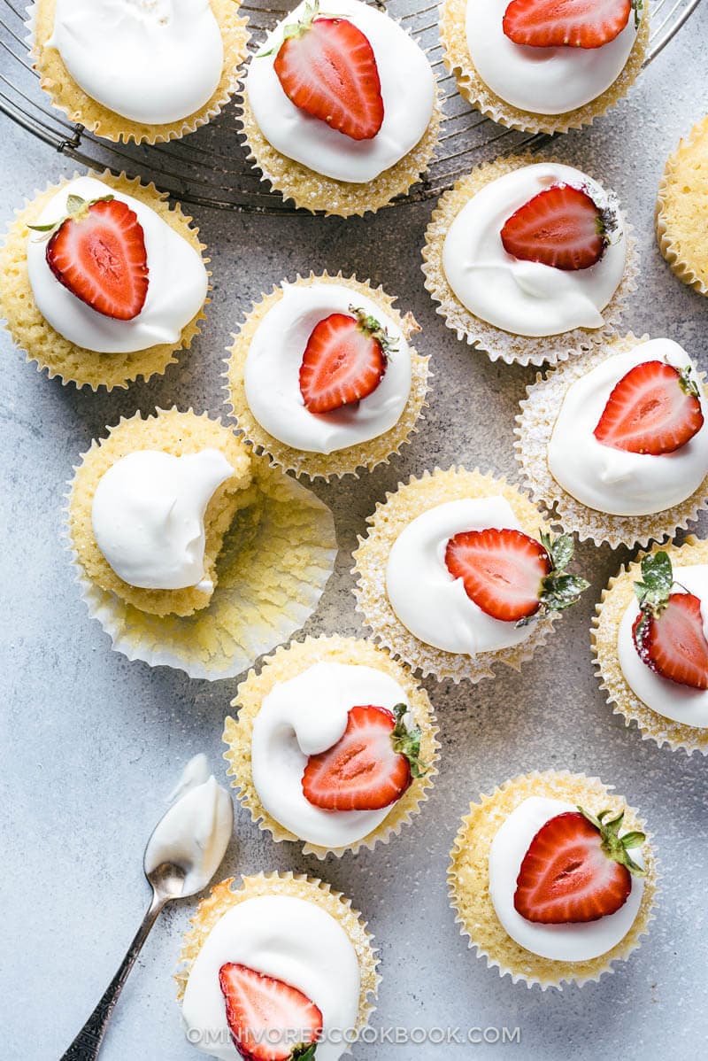 White Chocolate Lemon Cupcakes | Dessert | Sweets | Recipe | Party | Frosting | White Chocolate 