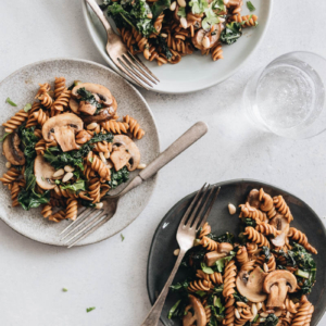 Mushroom kale pasta with garlic sauce - A quick and easy dish that gives you the satisfaction of fried noodles using five ingredients that you can get at any grocery store. {Vegan, Gluten Free adaptable}