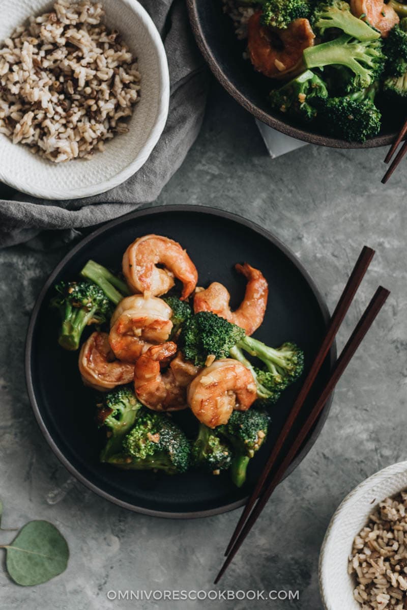 Garlic Shrimp and Broccoli should be added to your weekday dinner menu because it’s so easy and fast to cook and is loaded with nutrition. {Gluten-Free adaptable}