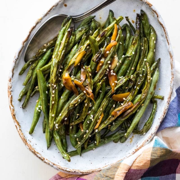 Oven Roasted Green Beans with Garlic Soy Glaze - Omnivore's Cookbook