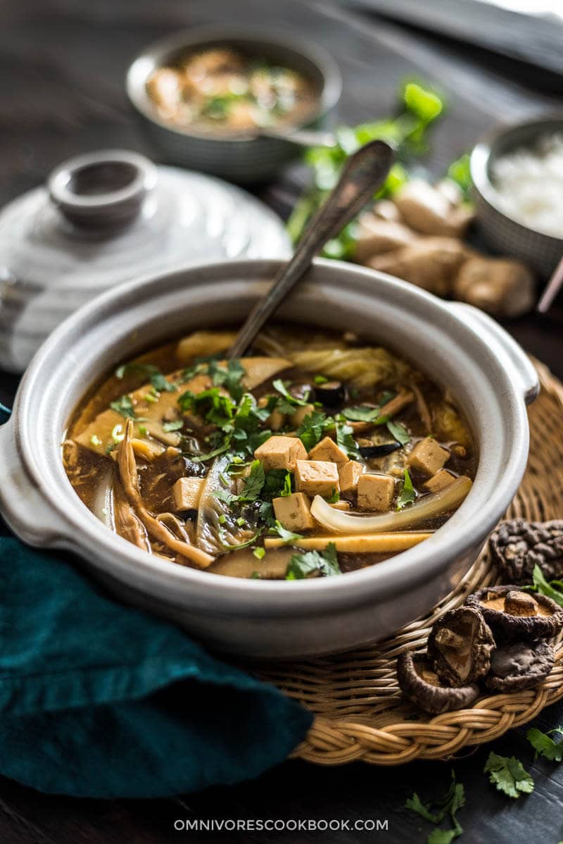 Vegetarian Hot and Sour Soup (素酸辣汤)