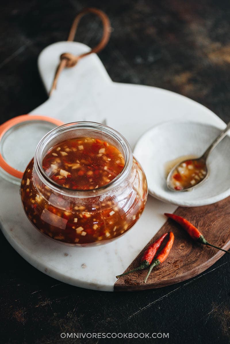 Homemade Sweet Chili Sauce - An all-purpose sauce that is not only very easy to make, but also tastes better and is way healthier than bottled sauce. {vegetarian, gluten-free adaptable}