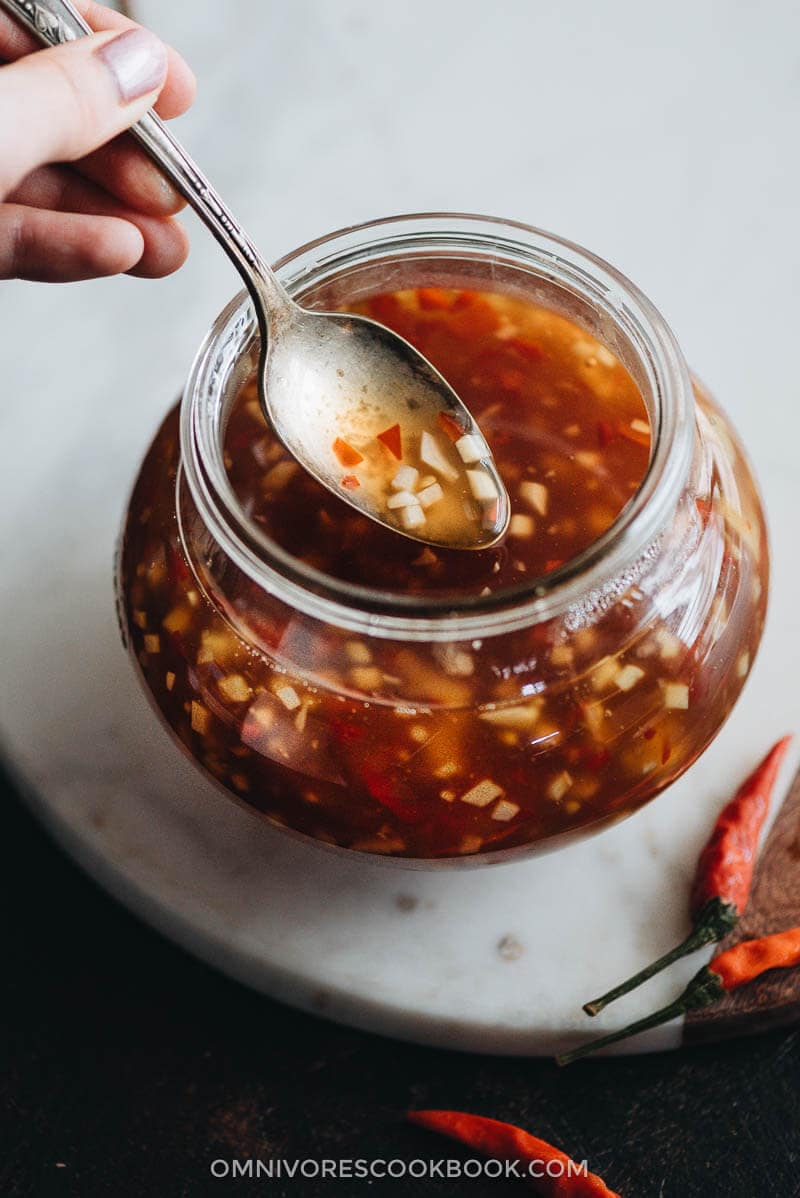 Homemade Sweet Chili Sauce - An all-purpose sauce that is not only very easy to make, but also tastes better and is way healthier than bottled sauce. {vegetarian, gluten-free adaptable}