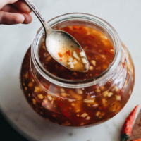 Homemade Sweet Chili Sauce - An all-purpose sauce that is not only very easy to make, but also tastes better and is way healthier than bottled sauce. {vegetarian, gluten-free adaptable}