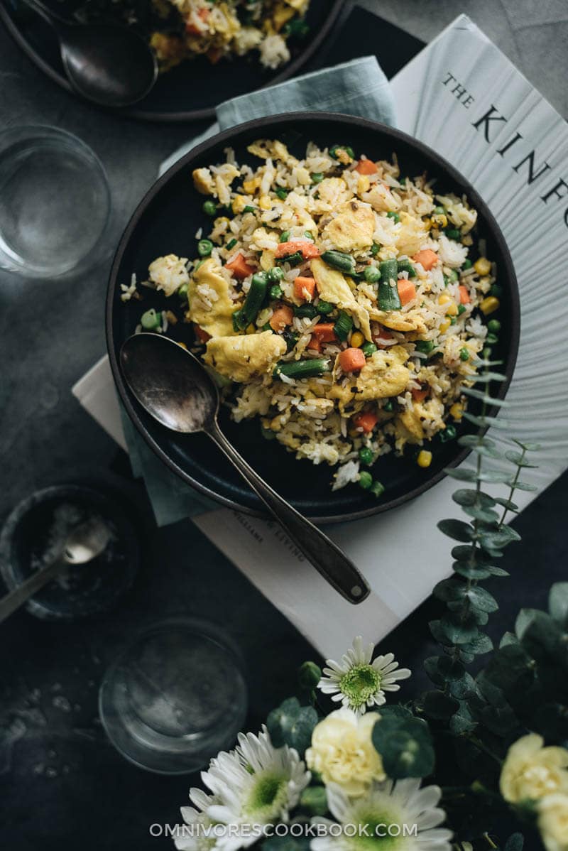 Vegetable Fried Rice (蔬菜炒饭) - The best vegetable fried rice that you can prep and cook in 10 minutes. {vegetarian adaptable}