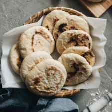 This super fast and easy flatbread recipe will totally blow your mind because it uses only 2 ingredients and 15 minutes of active cooking. You can use it to make pork belly buns or serve the bread with curry. So versatile! #vegetarian #vegan #bread #easy #recipes